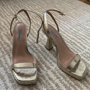 Steve Madden Gold Nicky heel